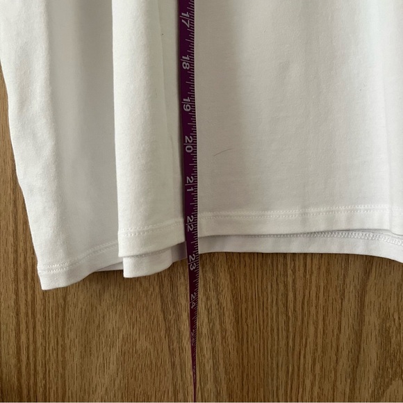 Old Navy Bestee Crew Neck White T-Shirt - Picture 7 of 8